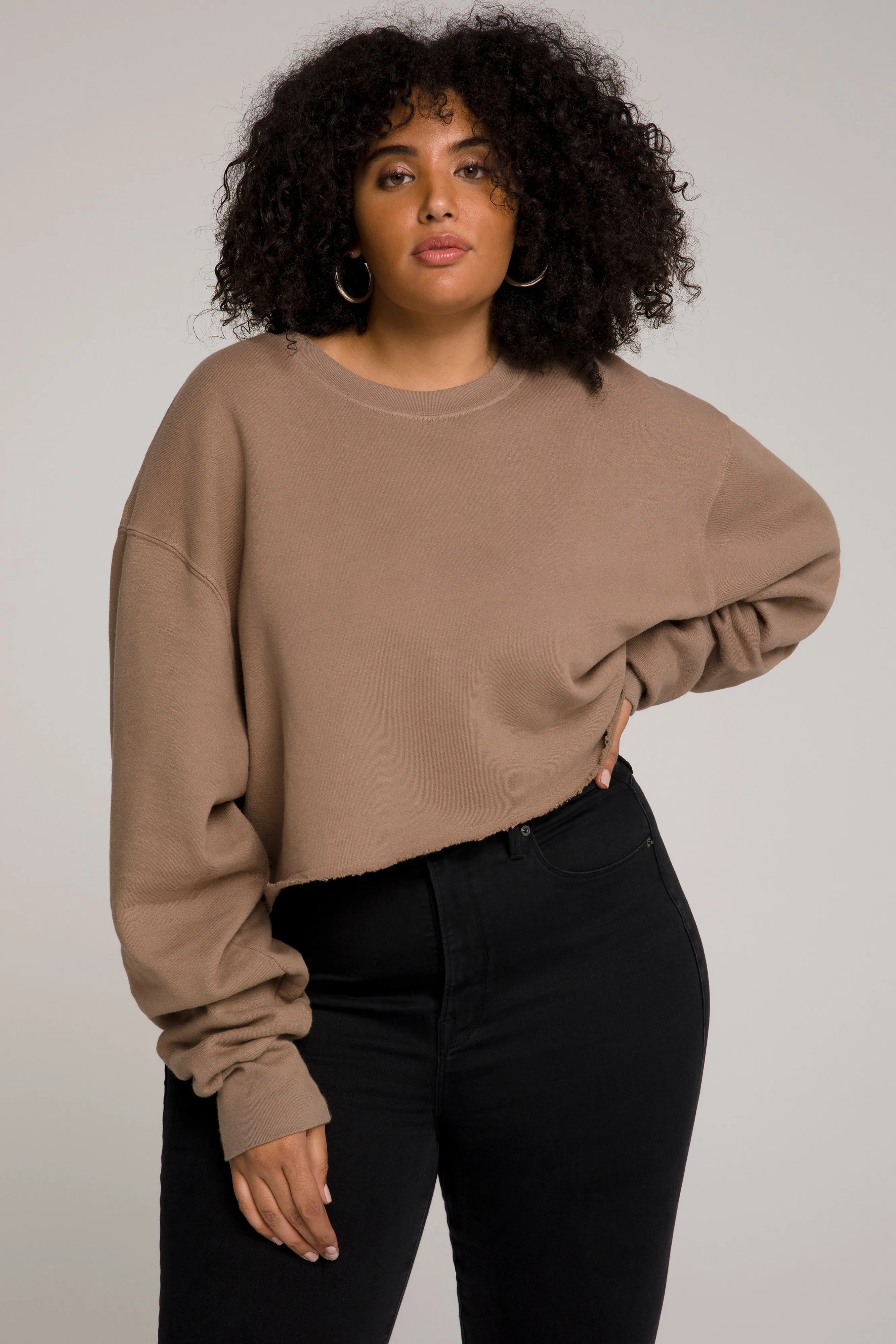 CROPPED & COOL SWEATSHIRT | PUTTY001