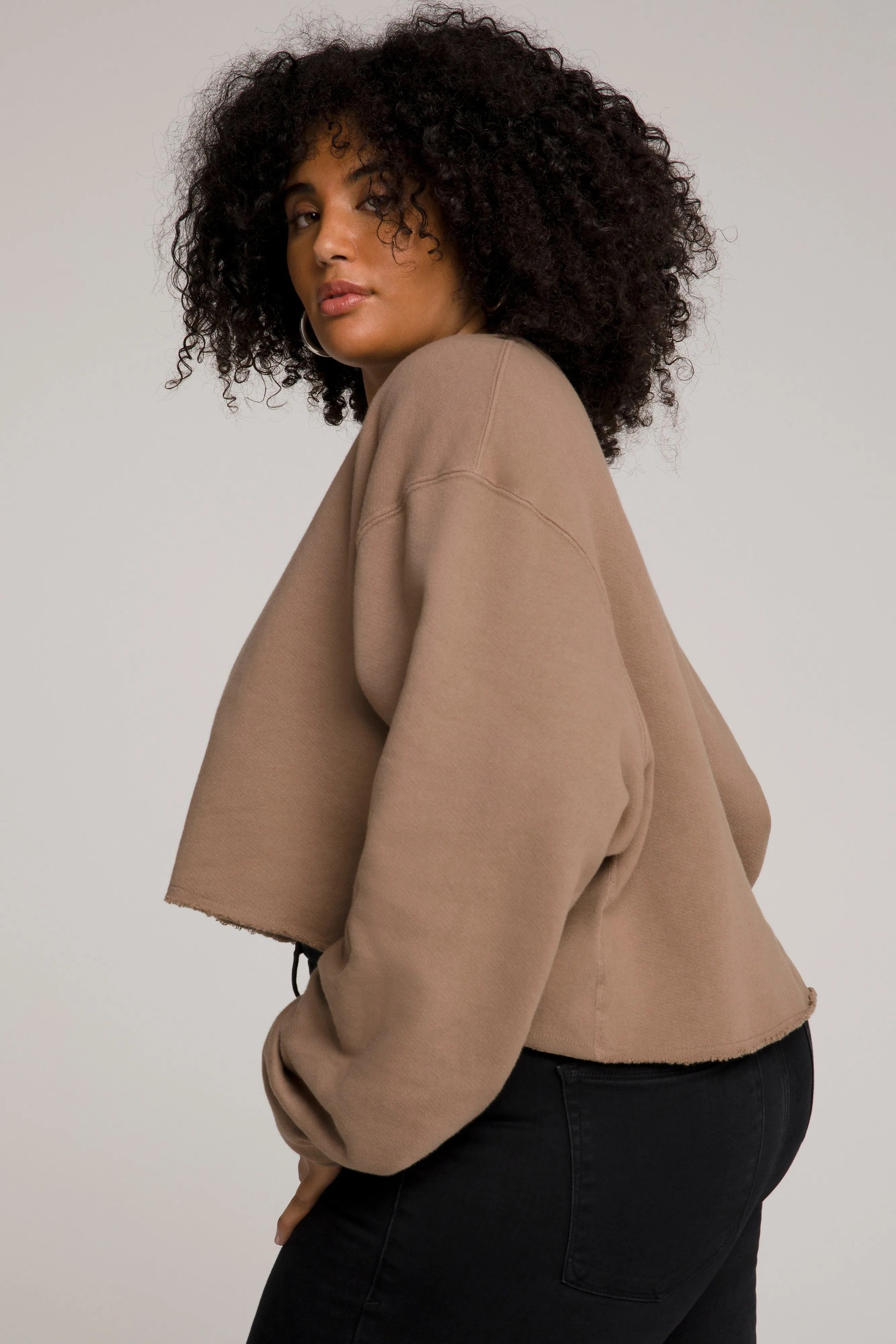 CROPPED & COOL SWEATSHIRT | PUTTY001