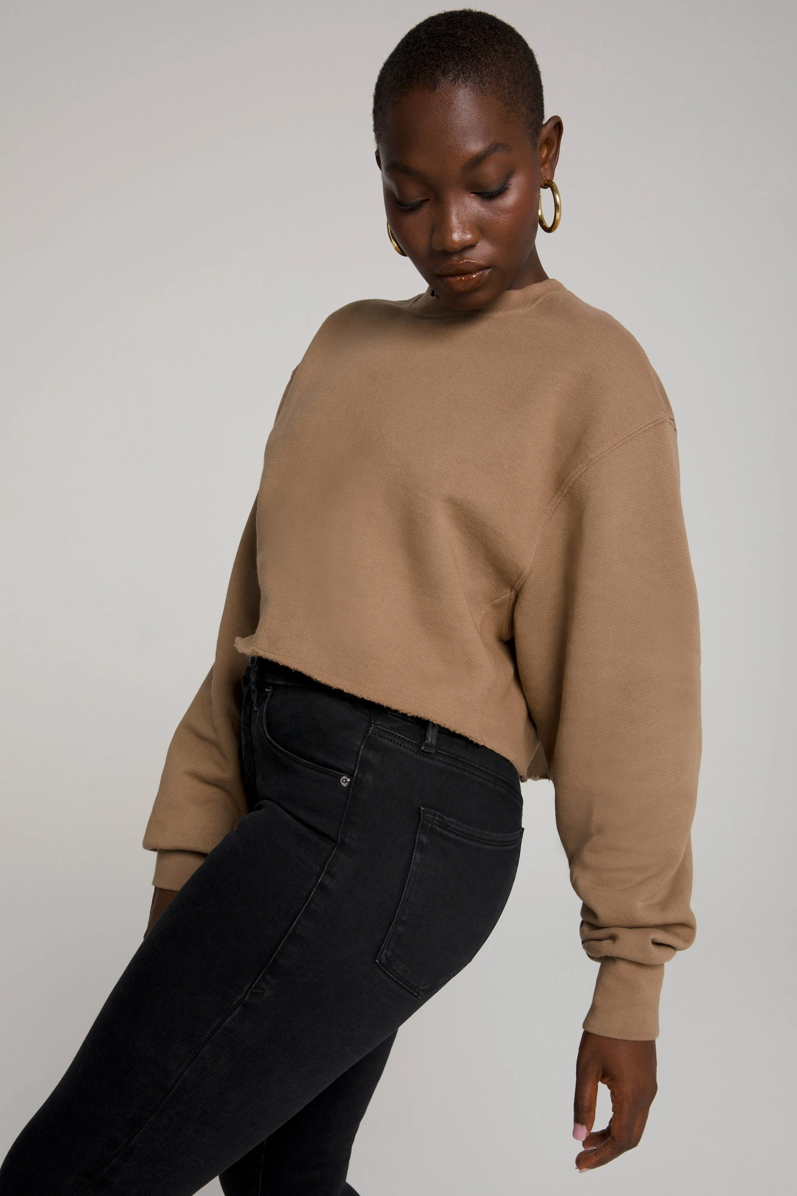 CROPPED & COOL SWEATSHIRT | PUTTY001