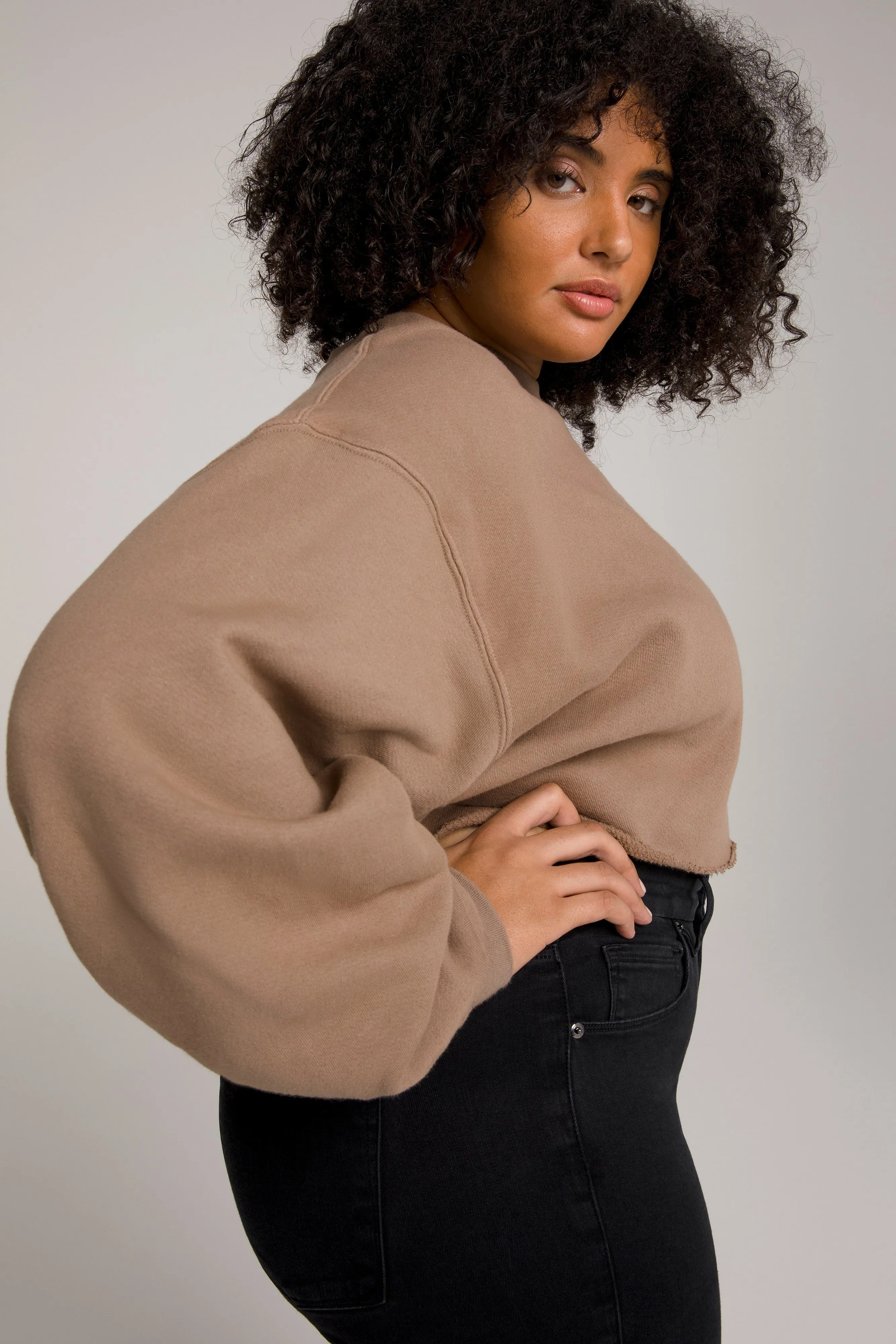CROPPED & COOL SWEATSHIRT | PUTTY001