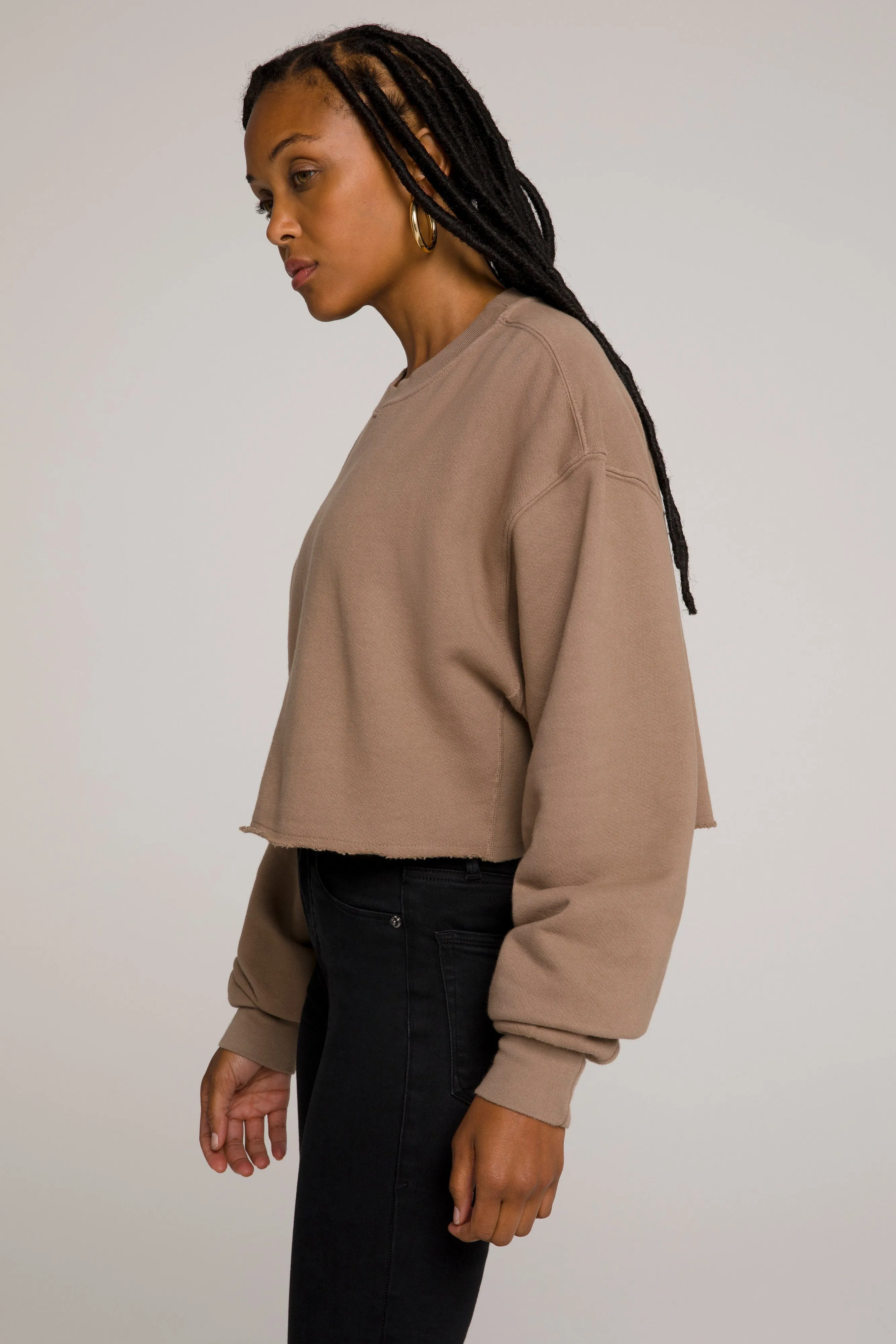 CROPPED & COOL SWEATSHIRT | PUTTY001