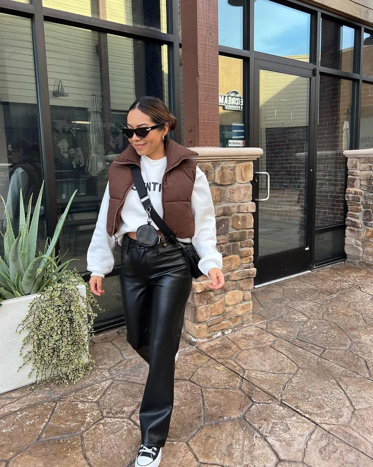 Womens Cropped Puffer Vest Stand Collar Zip Up Lightweight Winter Puffy Jacket Vests Outerwear